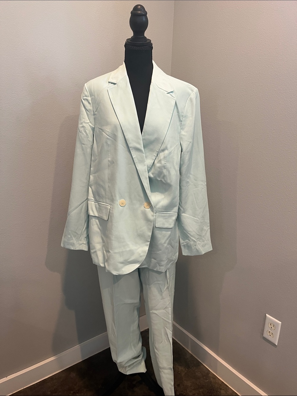 MNG (Mango) Women’s Light Mint Double-Breasted Blazer & Trouser Set